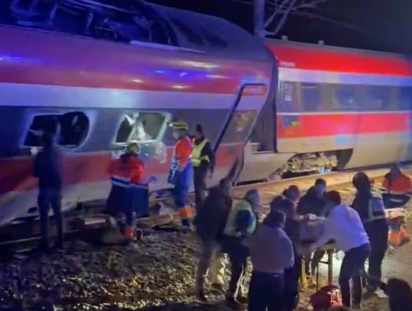 اسپین، دو ٹرینوں کے درمیان خوفناک تصادم، 21 افراد ہلاک، 100 سے زائد زخمی