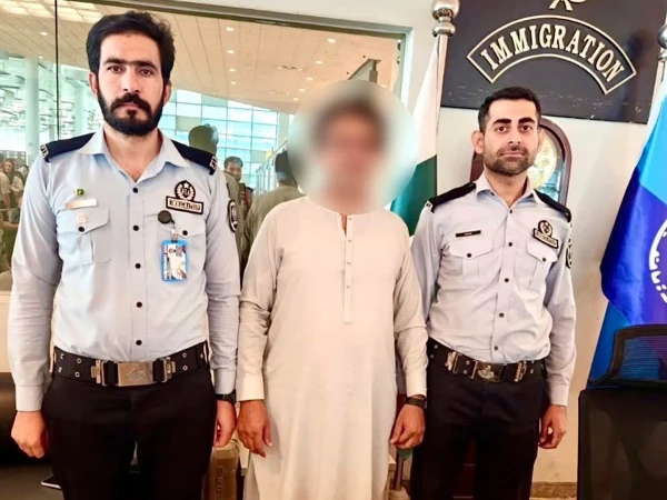 عمرہ کی غرض سے جانے  والا مسافر جعلی امیگریشن اسٹیمپ پر گرفتار